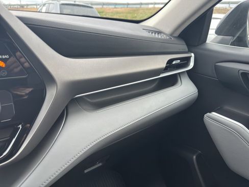 Used 2023 Toyota Highlander L image 36