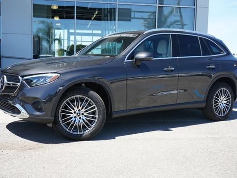 Used 2026 Mercedes-Benz GLC 300 image 4