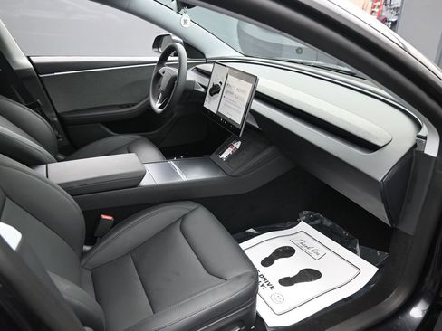 Used 2026 Tesla Model 3 Long Range image 29