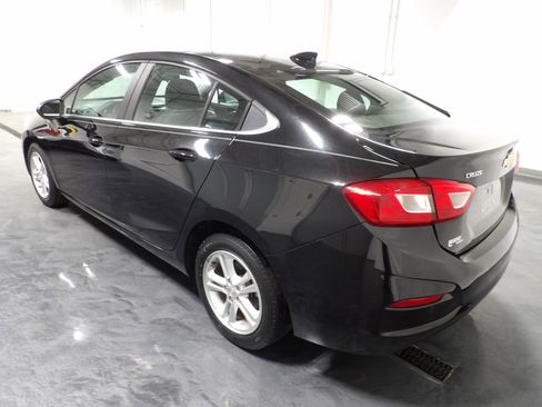 Used 2018 Chevrolet Cruze LT w/ Convenience Package image 5
