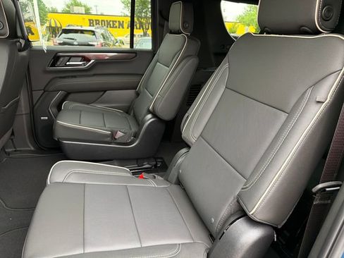 New 2026 GMC Yukon XL Elevation w/ Elevation Premium Package AWD/4WD image 19