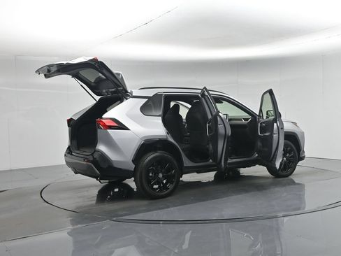Used 2025 Toyota RAV4 SE AWD/4WD image 6