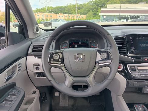 Used 2022 Honda Pilot Touring image 25