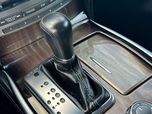 Used 2017 INFINITI Q70 L 3.7 w/ Deluxe Touring Package image 18