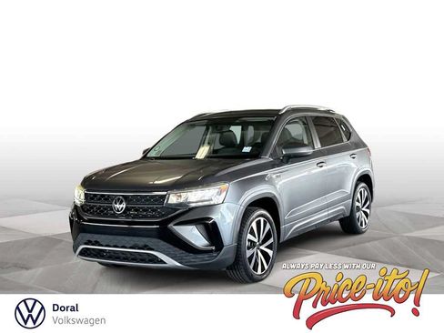 Certified 2022 Volkswagen Taos SE FWD image 1