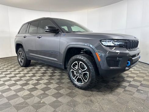 Used 2022 Jeep Grand Cherokee Trailhawk image 2