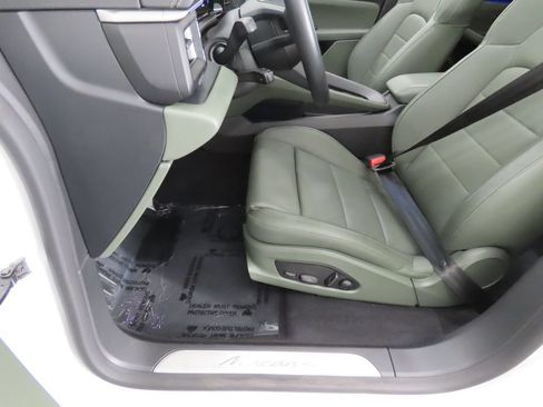 Certified 2024 Porsche Macan 4 Electric AWD/4WD image 39