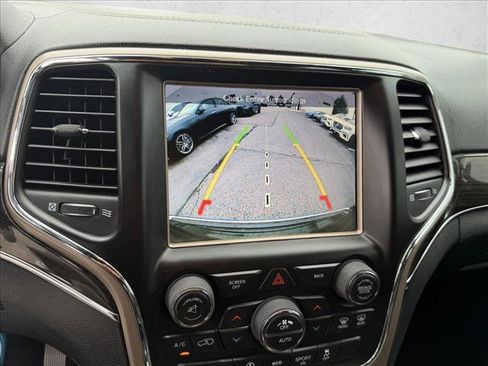 Used 2017 Jeep Grand Cherokee Overland AWD/4WD image 18