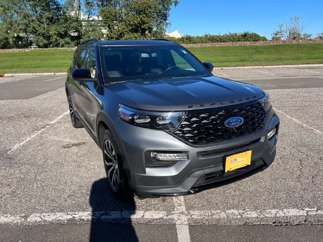 Used 2023 Ford Explorer ST-Line w/ Class IV Trailer Tow Package AWD/4WD image 2