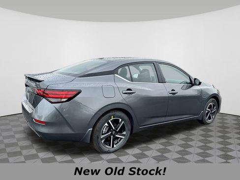 Used 2025 Nissan Sentra SV image 3