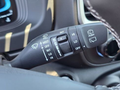 New 2025 Hyundai Venue SEL image 38