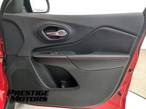 Used 2019 Jeep Cherokee Trailhawk w/ Cold Weather Group AWD/4WD image 40