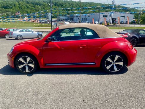 Used 2013 Volkswagen Beetle 2.0T FWD image 19