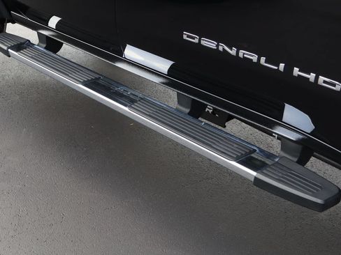 Used 2025 GMC Sierra 2500 Denali w/ Denali Reserve Package AWD/4WD image 11