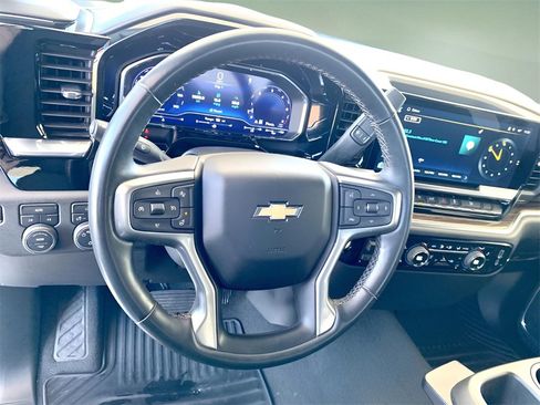 Used 2023 Chevrolet Silverado 1500 LT image 16