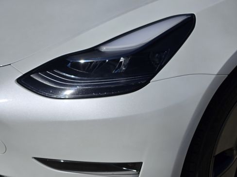 Used 2023 Tesla Model 3 Standard Range image 7