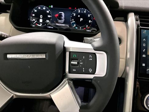 Used 2024 Land Rover Discovery S AWD/4WD image 24