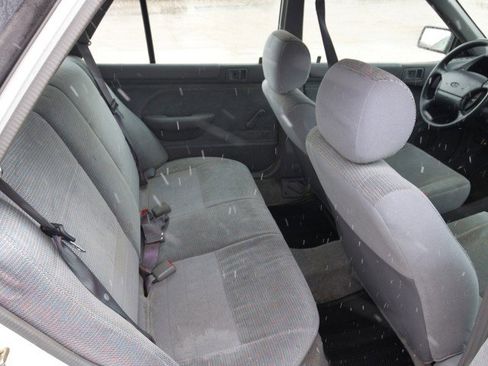 Used 1995 Ford Escort LX image 24