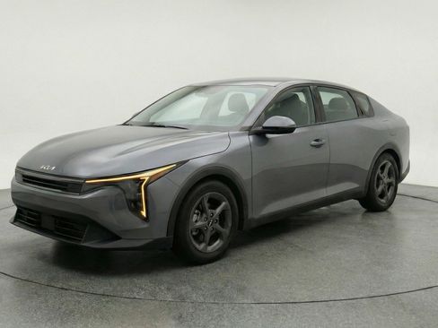 Used 2025 Kia K4 LXS image 3