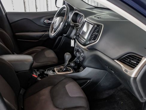 Used 2015 Jeep Cherokee Latitude w/ Cold Weather Group AWD/4WD image 12