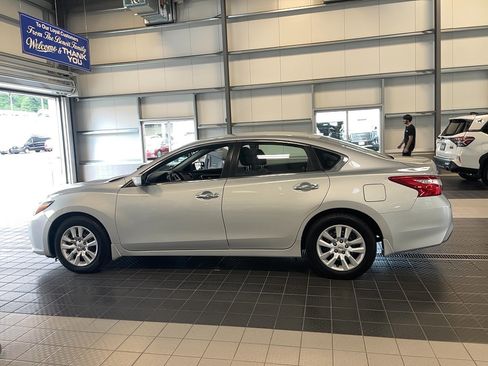 Used 2016 Nissan Altima 2.5 S w/ Power Driver Seat Package FWD image 5