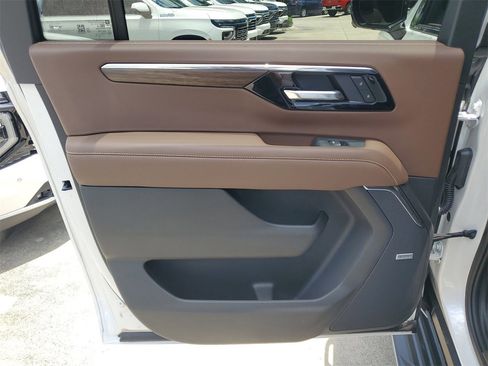 New 2025 Chevrolet Suburban High Country w/ Sun And Tow Package image 8