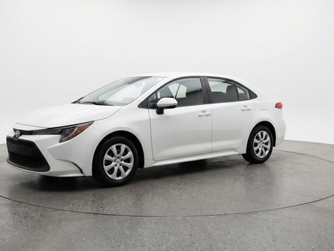 Used 2025 Toyota Corolla LE FWD image 3