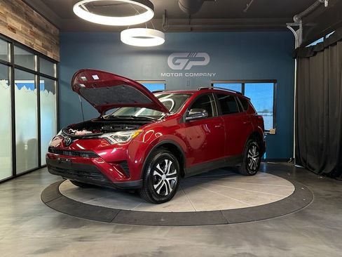 Used 2018 Toyota RAV4 LE w/ All Weather Liner Package AWD/4WD image 23