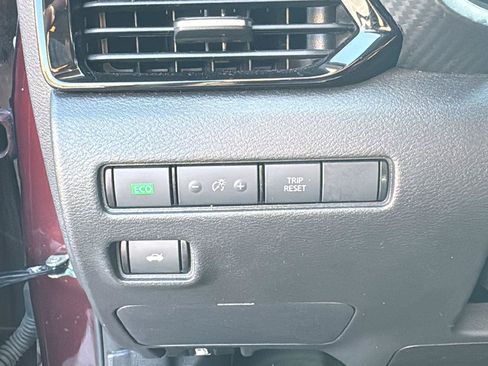 Used 2024 Nissan Sentra SV FWD image 9