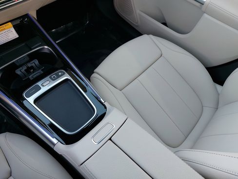 Certified 2025 Mercedes-Benz GLA 250 image 24