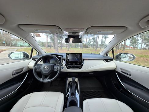 Used 2022 Toyota Corolla LE w/ Premium Interior Package image 2