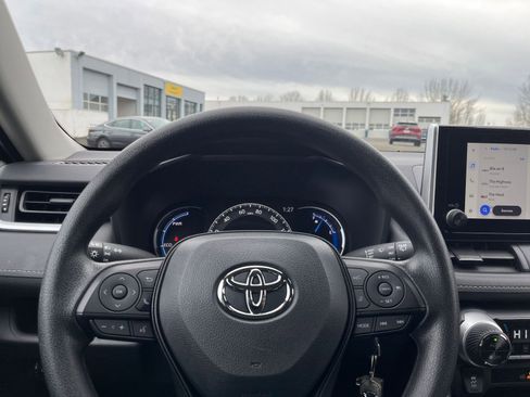 Used 2025 Toyota RAV4 LE image 27