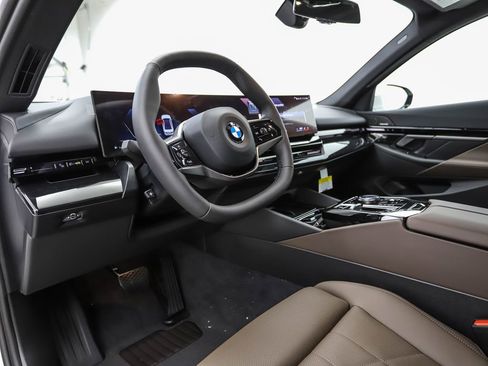 Certified 2025 BMW 530i xDrive 530i xDrive w/ Premium Package image 10