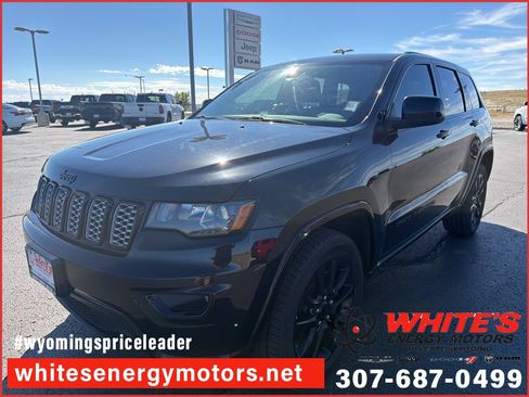 Used 2022 Jeep Grand Cherokee Laredo X AWD/4WD image 1