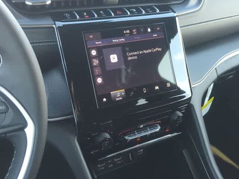 Used 2025 Jeep Grand Cherokee Laredo image 27