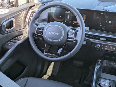 Used 2025 Kia Sorento EX image 16