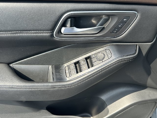 Used 2021 Nissan Rogue SL FWD image 22