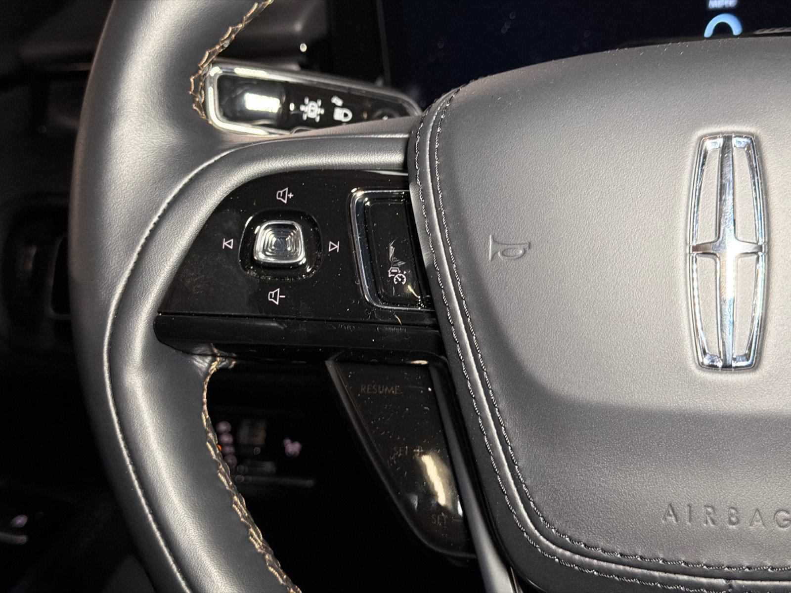 New 2026 Lincoln Aviator AWD w/ Jet Appearance Package image 25