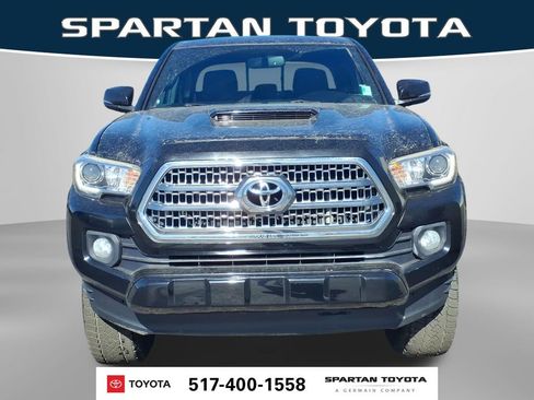 Used 2016 Toyota Tacoma TRD Sport AWD/4WD image 2