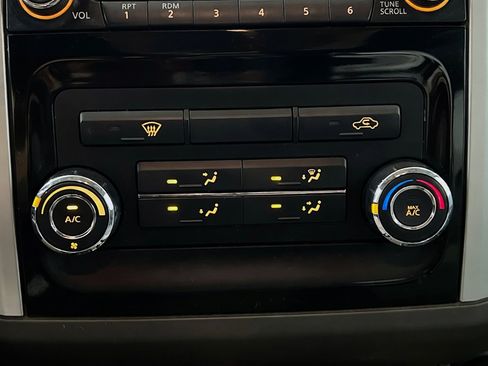 Used 2016 Nissan Frontier SV AWD/4WD image 10