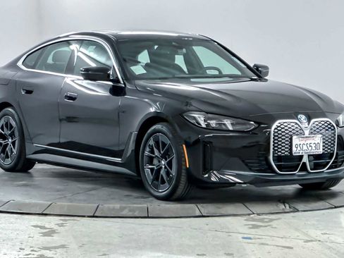 Used 2025 BMW i4 eDrive40 w/ Premium Package image 9