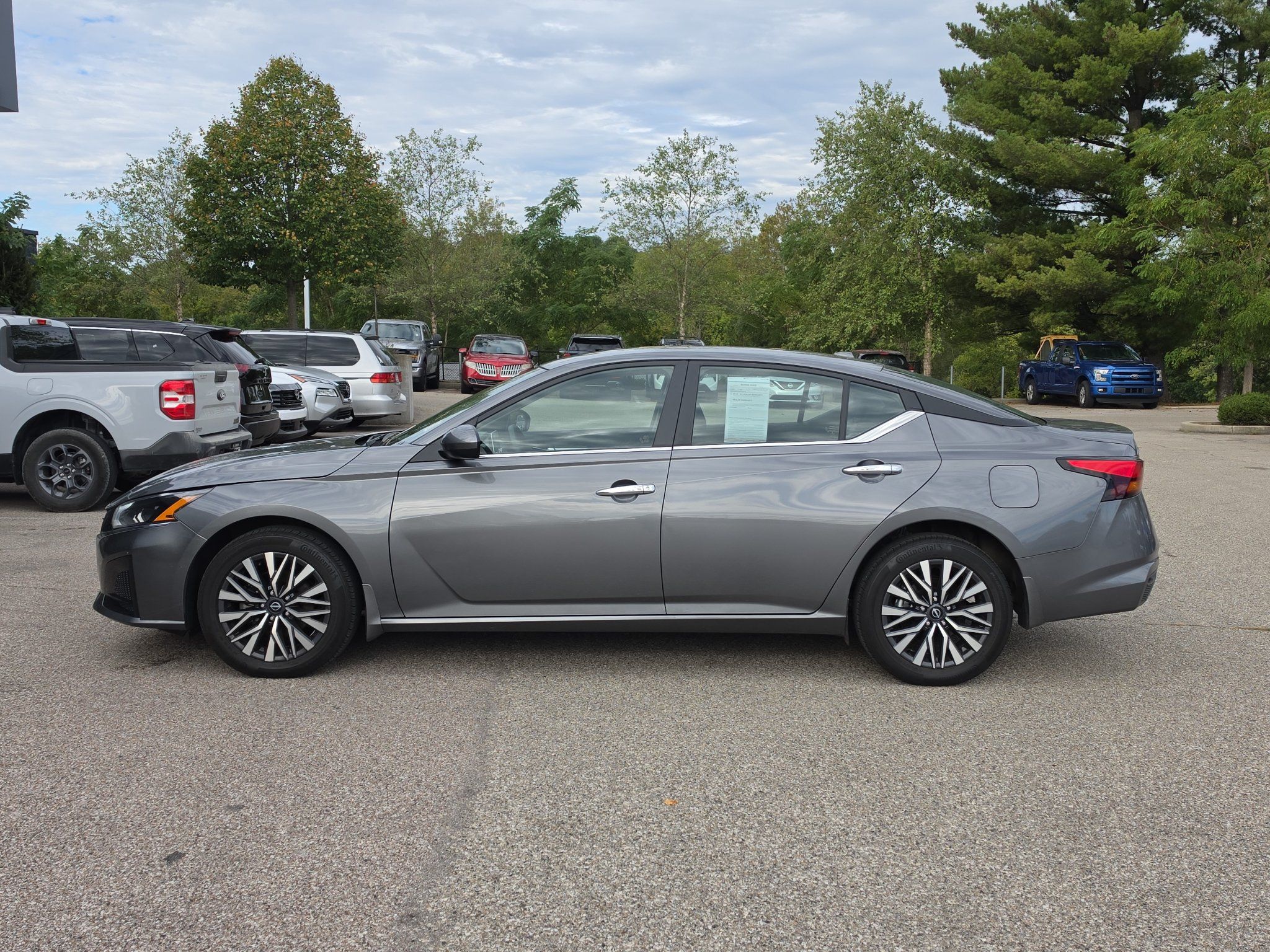 Used 2023 Nissan Altima 2.5 SV AWD/4WD image 4