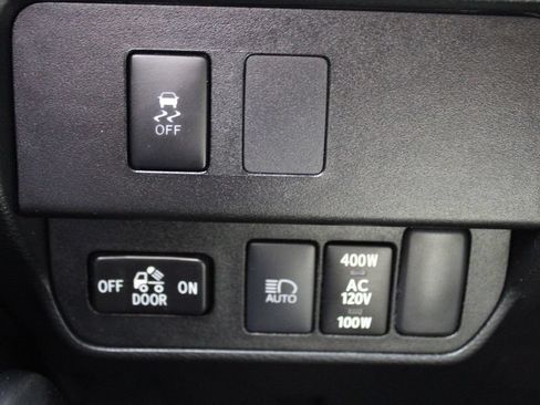 Used 2021 Toyota Tacoma TRD Off-Road w/ Technology Package AWD/4WD image 24