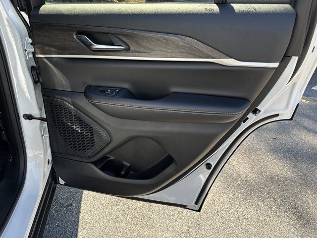 New 2027 Jeep Grand Cherokee Altitude RWD image 16