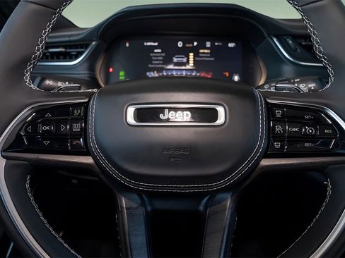 Used 2024 Jeep Grand Cherokee L Overland w/ Luxury Tech Group IV image 16