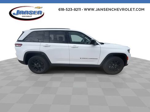 Used 2025 Jeep Grand Cherokee Altitude AWD/4WD image 9