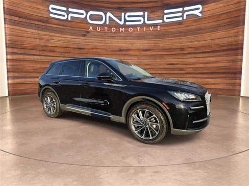 Used 2023 Lincoln Corsair AWD w/ Equipment Group 101A image 7