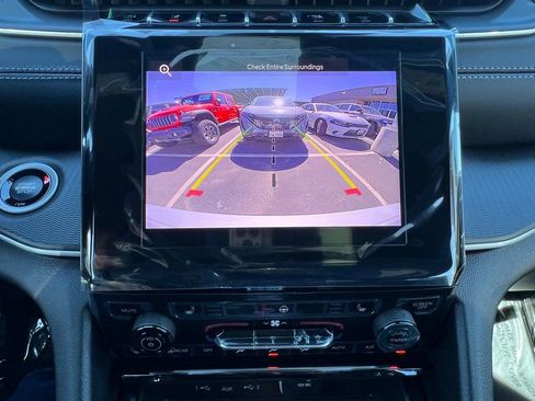 New 2025 Jeep Grand Cherokee L Altitude image 28