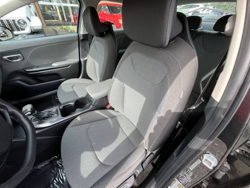 Used 2025 Kia K4 FWD image 37