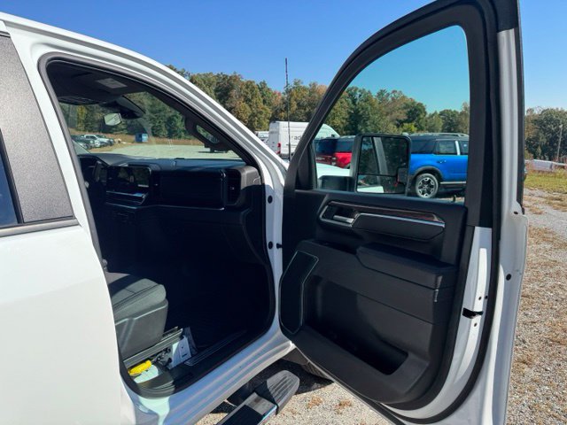 Used 2025 Chevrolet Silverado 2500 LT w/ Convenience Package AWD/4WD image 18